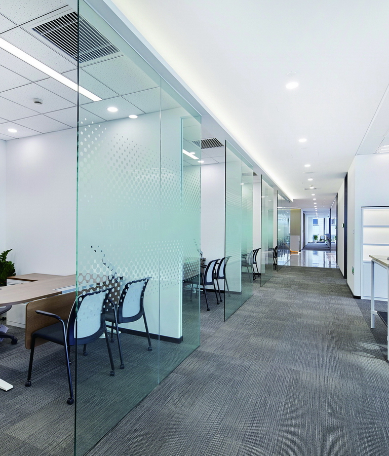 雅?；まk公室裝修-辦公區(qū)玻璃隔斷-pc